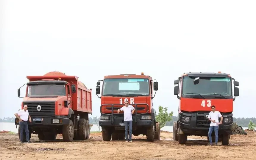 Декілька поколінь вантажівок однієї марки в автопарках різних транспортної компанії